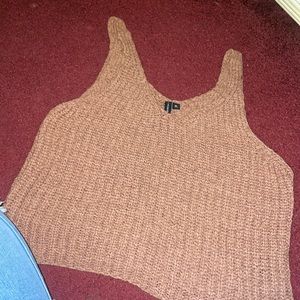 Cropped tank! XL fits more like a L